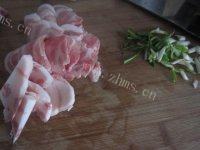 家常菜萝卜干烧肉做法图解1)