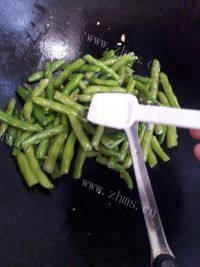 家常菜炒四季豆做法图解4)