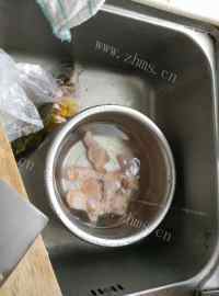 美味的炸鸡翅根做法图解2)