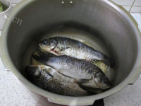 食欲满满的焖酥鱼做法图解5)