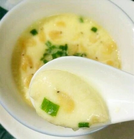 色泽鲜亮的蒸鸡蛋
