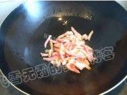 咸肉炒蒜苗做法图解4)