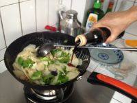 家常菜辣椒炒土豆片做法图解10)