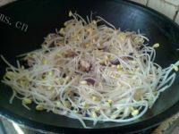 家常菜香菇炒豆芽做法图解7)