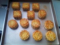 美味的紫薯蛋黄月饼做法图解16)