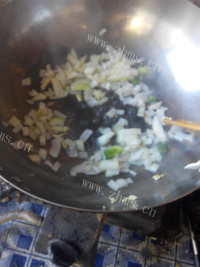 好吃的青椒洋葱炒饭做法图解9)