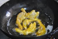 美味的螺蛳鸭脚煲的做法图解五