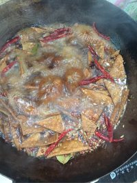 简易的香辣卤香干做法图解7)
