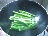 家常菜糖醋青椒做法图解2)