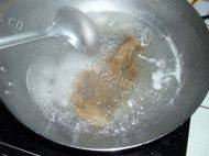 家常菜腊肉炒芹菜做法图解1)