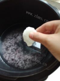 色香味俱全的黑米粥做法图解4)