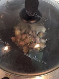 妈妈最爱的炒花蛤做法图解7)
