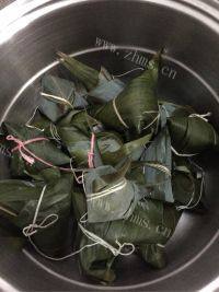 美味的五谷蜜枣粽做法图解8)