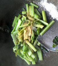 家有大厨之芹菜炒鸡蛋做法图解6)