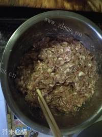 营养的白菜香菇肉丸煲做法图解2)