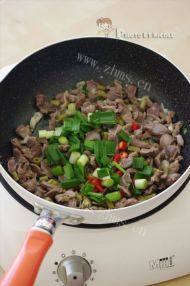 酸豆角炒鸡胗做法图解6)