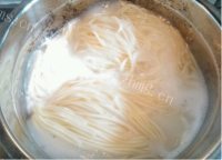 芳香四溢的西红柿鸡蛋面做法图解4)
