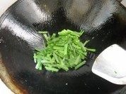 香糯的素炒绿豆芽做法图解4)