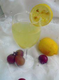 绿色食物蜂蜜柠檬茶