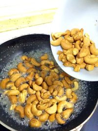 美味糖霜腰果做法图解3)