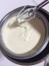 色香味俱全的蒸蛋糕做法图解4)