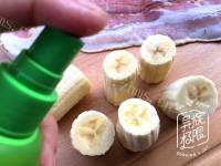 小吃肉桂香蕉培根卷做法图解4)
