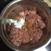 好吃的玉米红萝卜炒饭做法图解2)