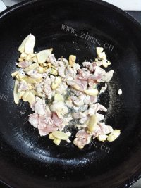 美味魔芋香烤鱼做法图解15)