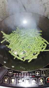 家常长豆炒肉丝做法图解6)