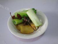 美味的腐乳猪蹄做法图解3)
