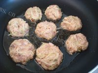 开胃茄汁西葫芦肉饼做法图解9)