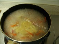 美味的平菇酸辣汤做法图解7)