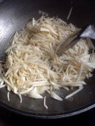 高笋炒肉丝做法图解11)