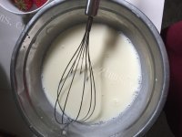 自制草莓蛋挞做法图解2)