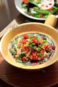 色味俱佳的凉拌金针菇