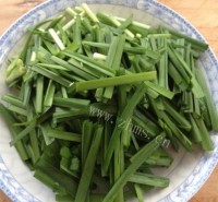 家常菜韭菜炒鸡蛋做法图解4)