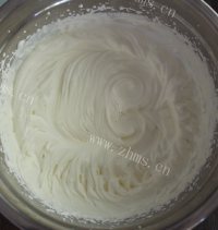 香甜可口的小雪人抹茶蛋糕卷做法图解7)