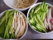 老北京炸酱面做法图解1)