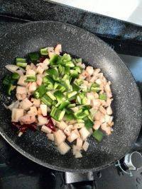 美美厨房之清炒藕丁做法图解6)