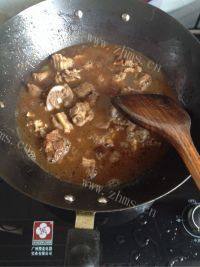 美味的羊肉炖山药做法图解9)
