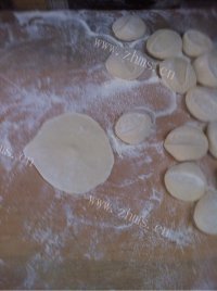 白菜猪肉水饺做法图解5)
