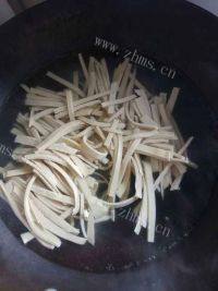 家常菜韭菜炒豆皮做法图解4)