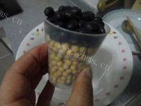 简易的黑豆核桃豆浆做法图解1)