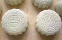 自制红豆沙冰皮月饼做法图解13)
