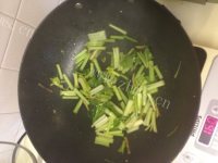 DIY芹菜炒肉做法图解5)