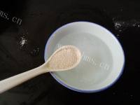 营养美味的泡菜炒银鱼做法图解4)