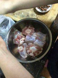 口感丰富的红烧牛尾做法图解1)