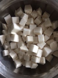 营养丰富的羊肉炖萝卜做法图解4)