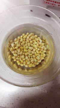 美味早餐燕麦芝麻豆浆做法图解1)