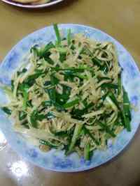 家常菜韭菜炒千张